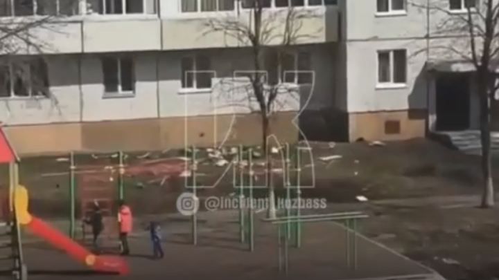 Кемеровчанка скидывала мусор с седьмого этажа в общий двор