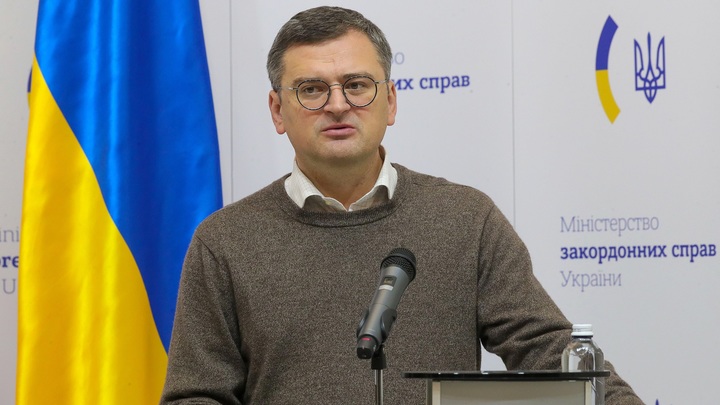 Украина тайно получает военную помощь. Кулеба сообщил о посредниках