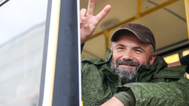 Мы этой победы добьёмся без вас: Власти тратят миллионы на шоу и украшения городов