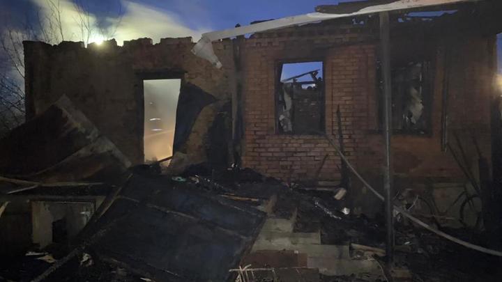Пять человек погибли в пожаре в частном доме в Ростовской области