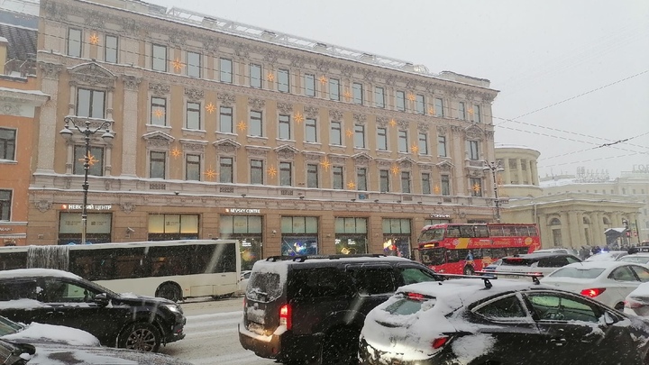 Не рассматриваем: почему Смольный отказался вводить льготы на платные парковки в центре Петербурга