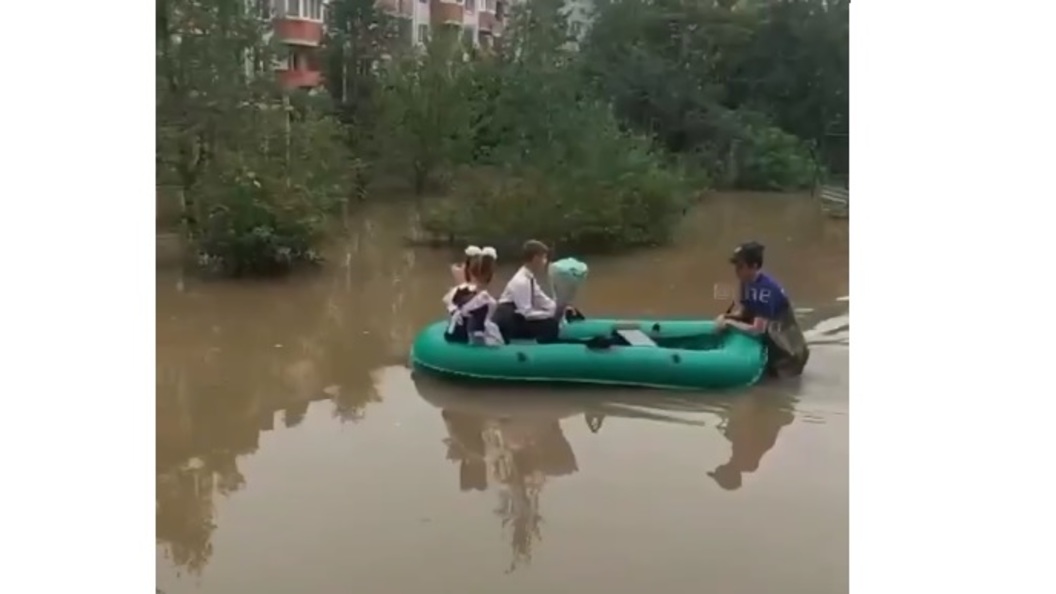 Как школьник поплыл. Как школьник поплыл. Смешные школьники. Как школьник поплыл. Мальчик поплыл мальчик попал.