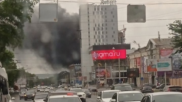 Пожар на Нагибина: в Ростове возле ТРЦ Горизонт горит печально известный долгострой