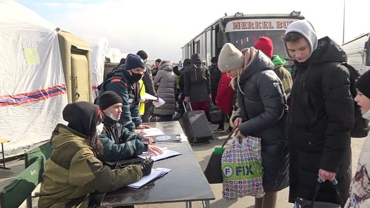 Границу с Ростовской области пересекли уже 149 тысяч беженцев из Донбасса