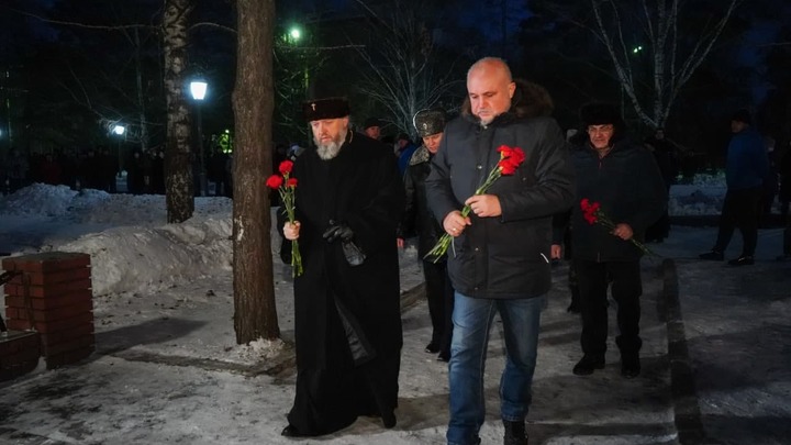 Губернатор Кузбасса возложил цветы в память о погибших на “Листвяжной”
