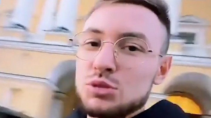 Лихачом на желтом Porsche в центре Петербурга оказался авто-блогер