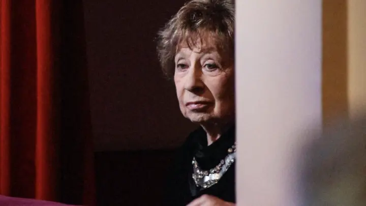 Не было ума - и в старости не прибавится: Ахеджакова покоряет Америку - русские лишь посмеялись