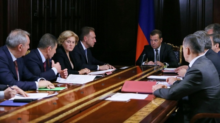 Правительство Медведева не способно выполнить поручение президента