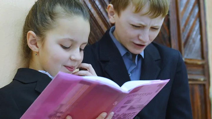 Нонсенс! – Миронов бьёт тревогу: в Госдуме осудили плату за школьные дневники