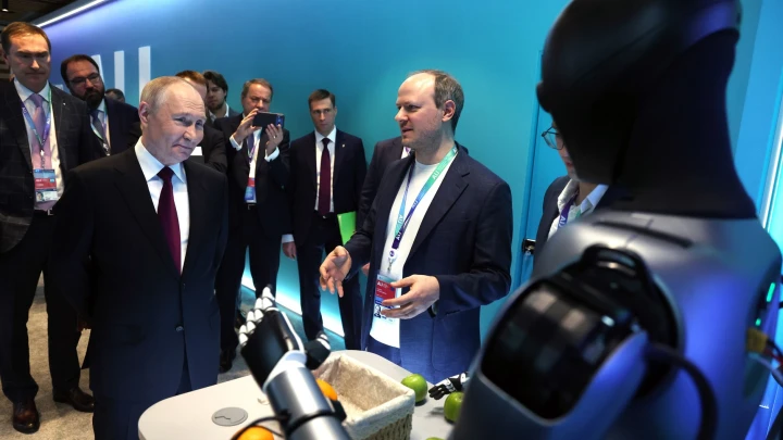 У него 5 детей и Алиса: Путин похвалил разработчика умного помощника Яндекса