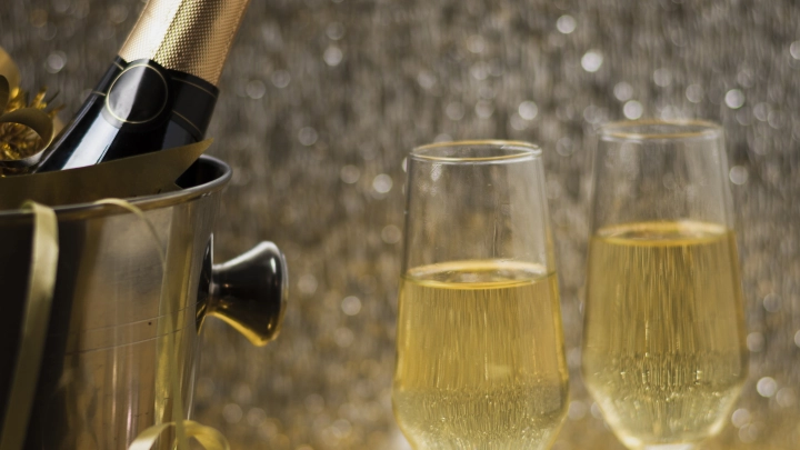 Шампанское льётся рекой: Боуза возмутили масштабы вечеринки украинской элиты в Одессе