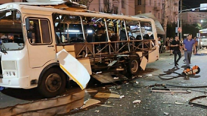 Пострадавшим при взрыве автобуса выплатят компенсации: Наградят и человека, спасшего девочку