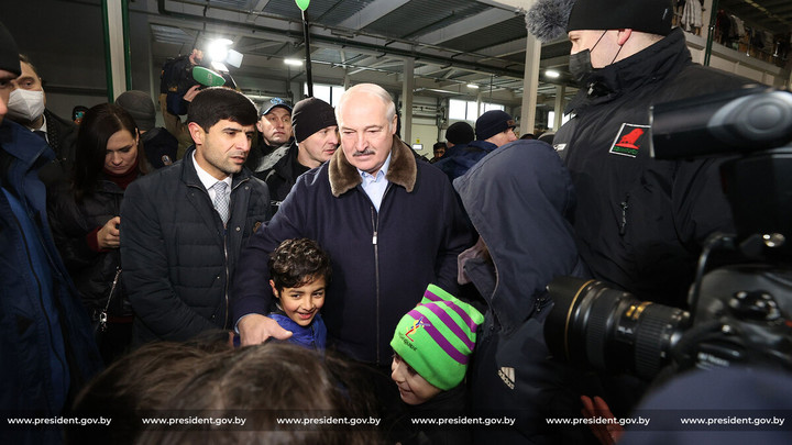 Белорусский депутат указал Западу на простое решение мигрантского кризиса