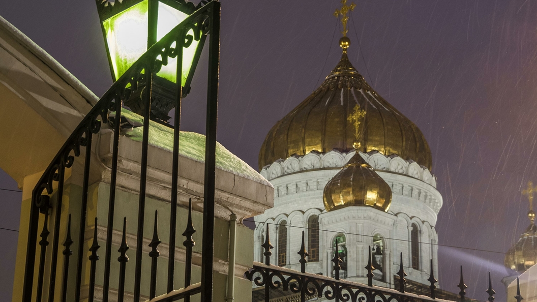 Храм Христа Спасителя в Москве снегопад