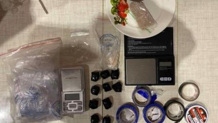 В Самарской области задержана семейная пара, подозреваемая в наркоторговле