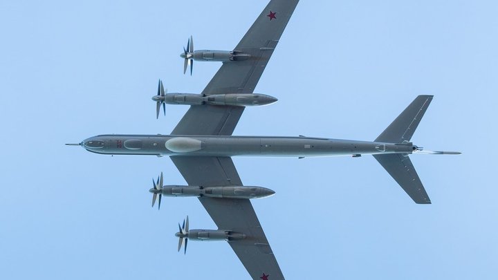 Самолёты России не приветствуются: Ту-142 пролетели над Великобританией с эскортом НАТО
