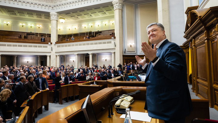 Под каким градусом смотрел послание?: Диагноз заговорившему о Путине Порошенко поставили по красному носу