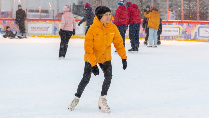 В Каневском районе на ледовую арену с крыши рухнула опорная балка