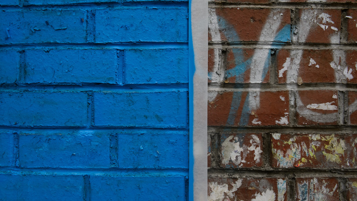 Молодежь закрасила украинскую символику на запорожских улицах