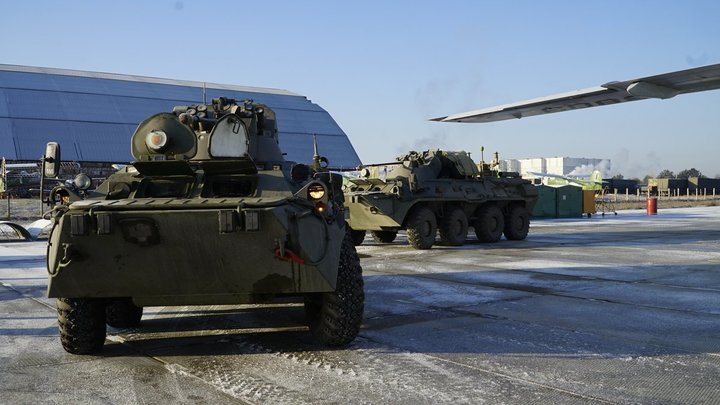 Десятки тонн боеприпасов перевезли в Карабах через дружественную России страну - источник