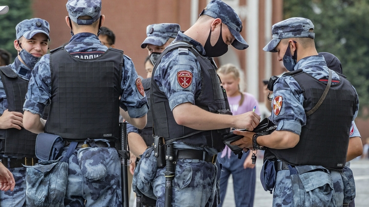 По директиве Путина: Зарплаты силовиков и военнослужащих выросли с 1 октября