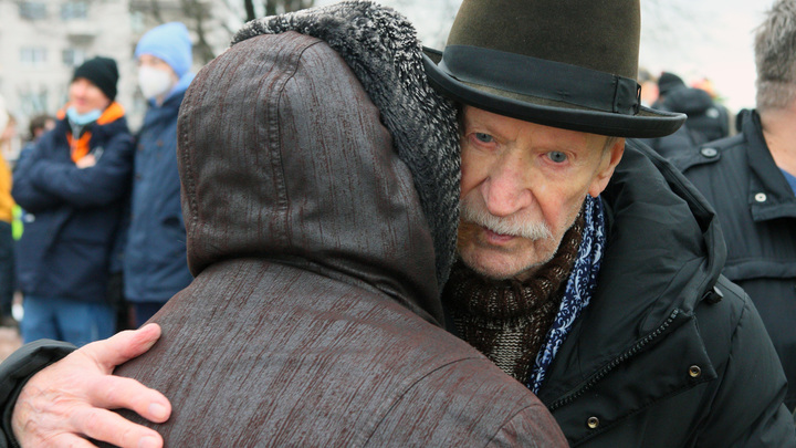 90-летнего Ивана Краско госпитализировали в Алмазова с инсультом