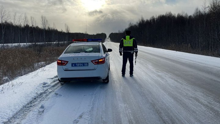 На трассе Екатеринбург — Нижний Тагил — Серов ограничили движение из-за гололеда