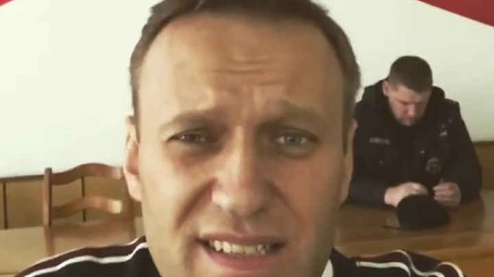 Меня тут, похоже, снова под арест сажают: Навальный похвалился в Twitter перспективой нового задержания