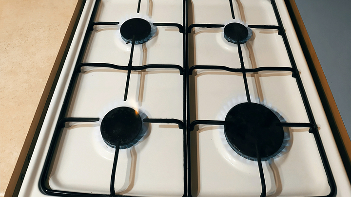 Чисто и недорого: Как уберечь плиту от брызг масла