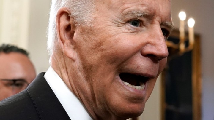 Спасти русского лётчика из тюрьмы США: Байден склонился к журналистке, чтобы назвать имя героя