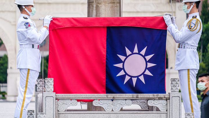 Чужая верная гончая: В Китае осудили открытие в Литве представительства Тайваня