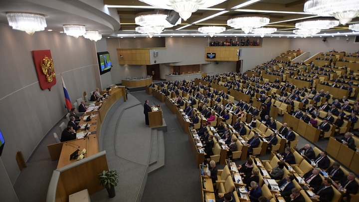 Депутаты Госдумы отложили на неделю принятие закона о возвращении на ТВ и радио рекламы пива