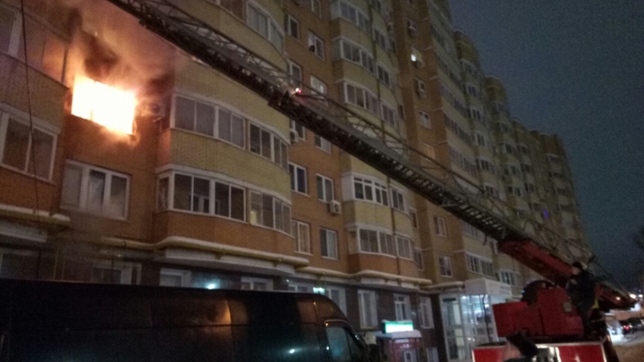В Туле спасли 44 человека с верхних этажей горящего дома