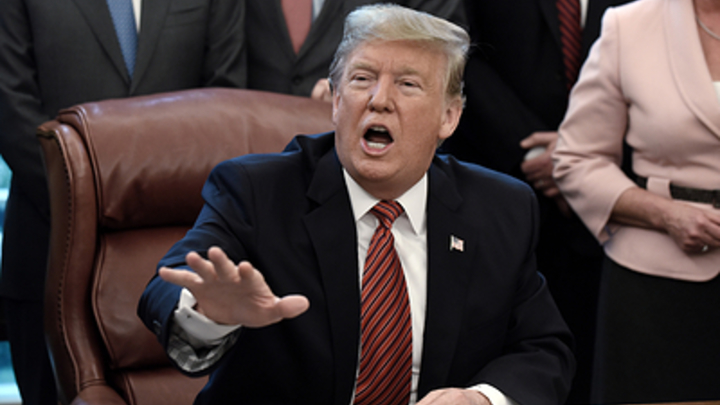 Гамбургеры, картошка фри и пицца: Трамп вынужден лично оплачивать ″банкет″для спортсменов в Белом доме