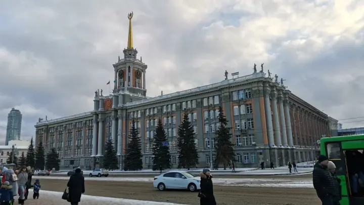 Дрон ВСУ атаковал жилой дом в Екатеринбурге: есть пострадавшие, 50 человек эвакуированы