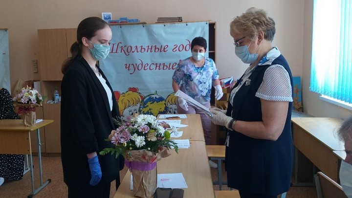 В Челябинске выпускникам выдали аттестаты с неправильной датой