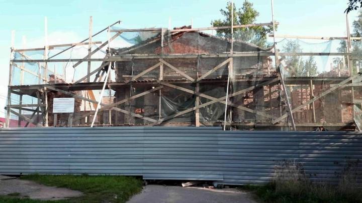 Арендатор Александровских ворот испортил часть памятника при реставрации