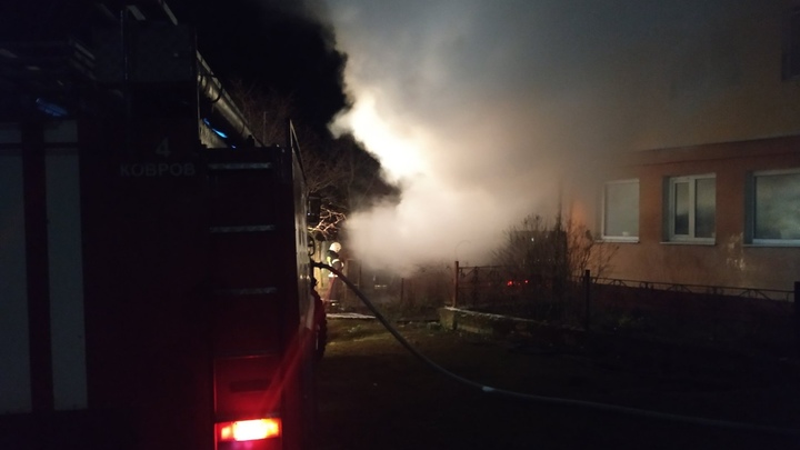 В Ковровском районе пожарные отстояли дом