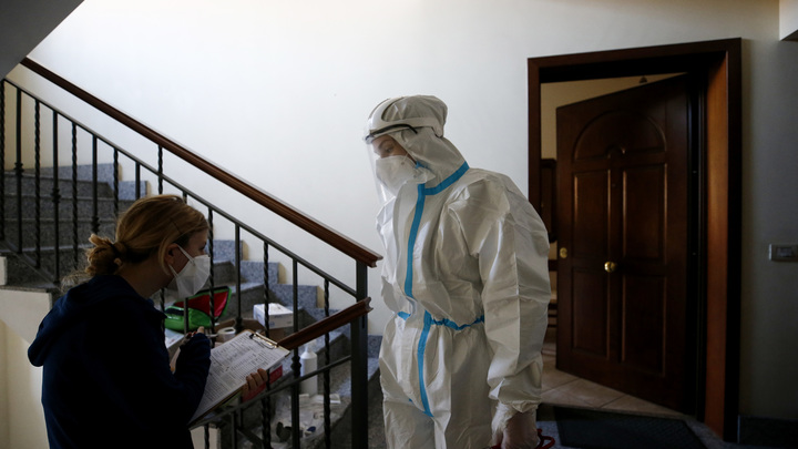 Провалились глаза, сухой язык: Мясников назвал наиболее опасные симптомы COVID-19