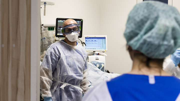 Яркий симптом опасного недуга: Врач объяснила разницу потери обоняния при COVID, ОРВИ и раке мозга