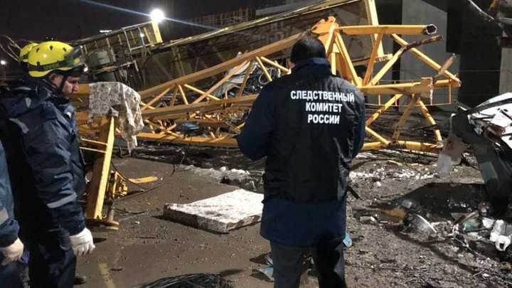 Погибли мужчина и женщина: На месте падения башенного крана обнаружены тела двух человек