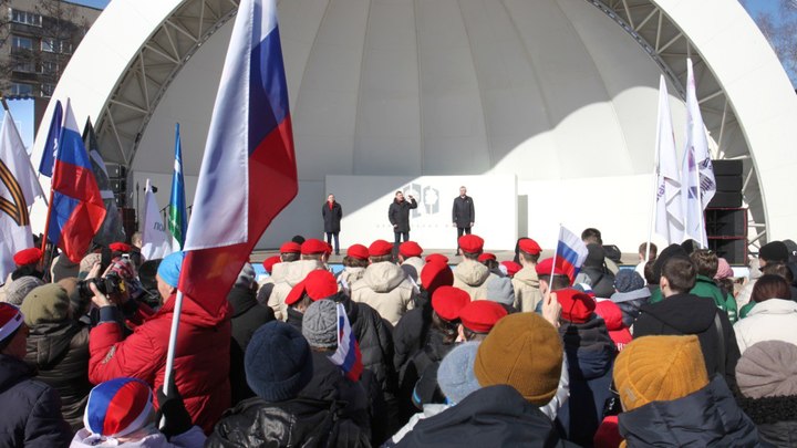 Губернатор Травников поздравил новосибирцев с Днём воссоединения Крыма с Россией
