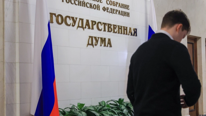 Реестр алиментщиков, повышение пенсий и штрафы: новые законы мая