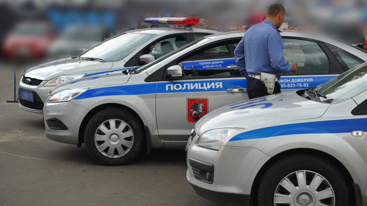 В Москве водитель каршеринга сбил женщину со школьником на переходе и скрылся