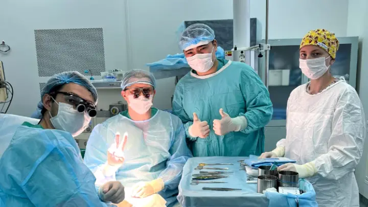 Хирурги из Новосибирска вернули к жизни руку атакованному дроном бойцу