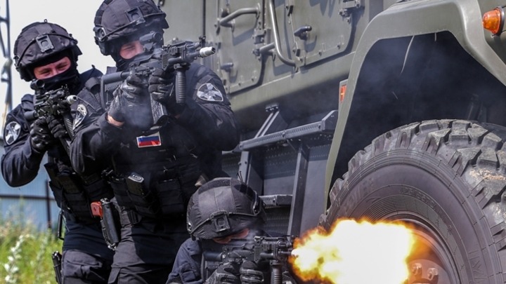 В России вступили в силу новые ограничения для службы по контракту