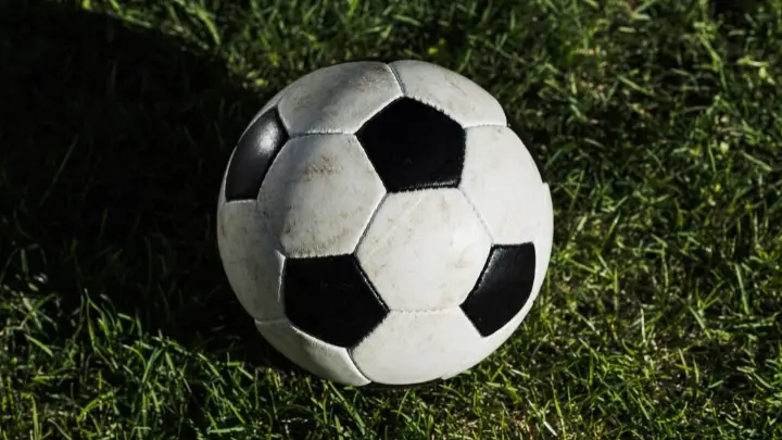 Футболист подмосковного клуба Калмыков умер во время матча