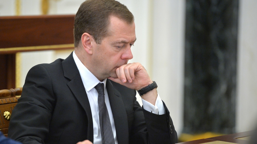 Медведев рассказал, как благодаря ужину смог поговорить с Трампом Медведев рассказал, как благодаря ужину смог поговорить с Трампом