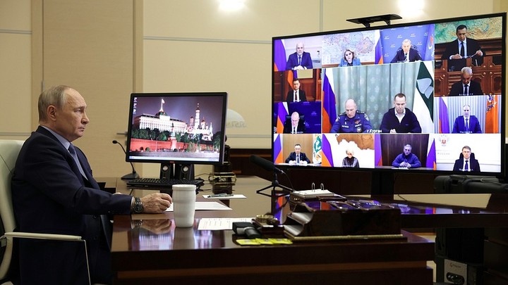 Путин поправил губернатора Тюменской области: Не смешно. Не надо так о людях