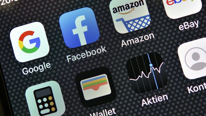 Уже и евродепутата достали: Роберт Рос пожаловался на цензуру в Facebook, Twitter и Google